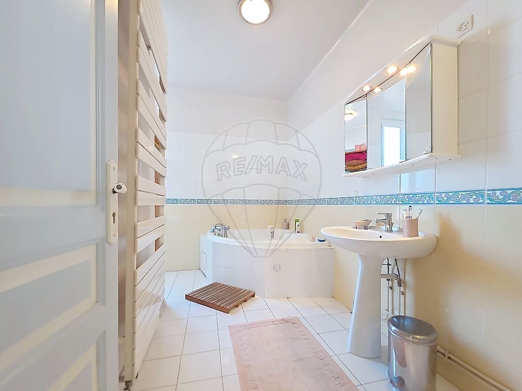 0bdf18a6-c3b7-44f3-8ba2-1b23ca68223c